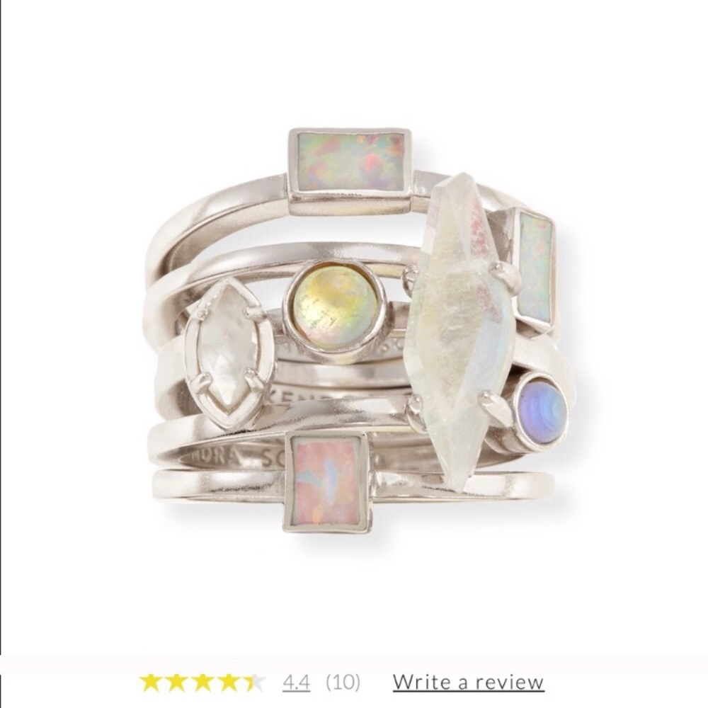 Not selling! ISO this in size 7 or 8. Thank you!